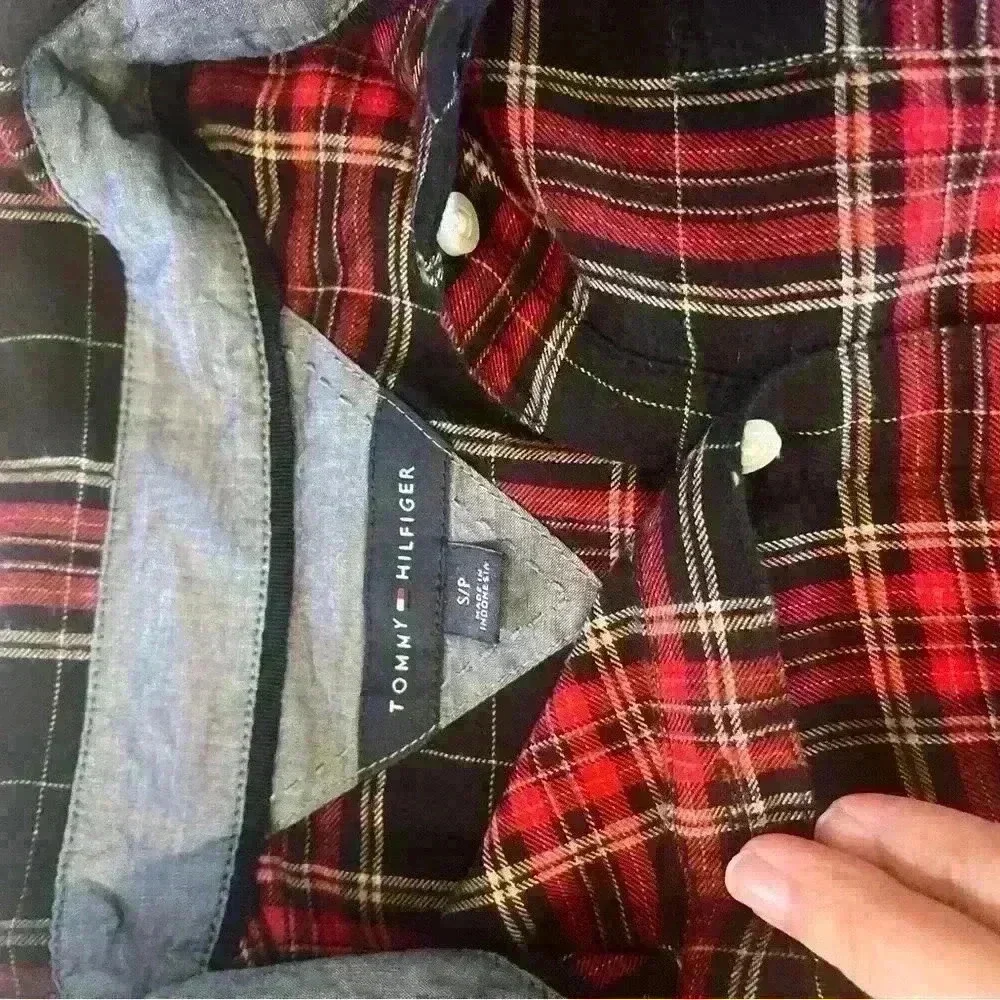 Women’s size small Tommy Hilfiger quarter button down plaid shirt